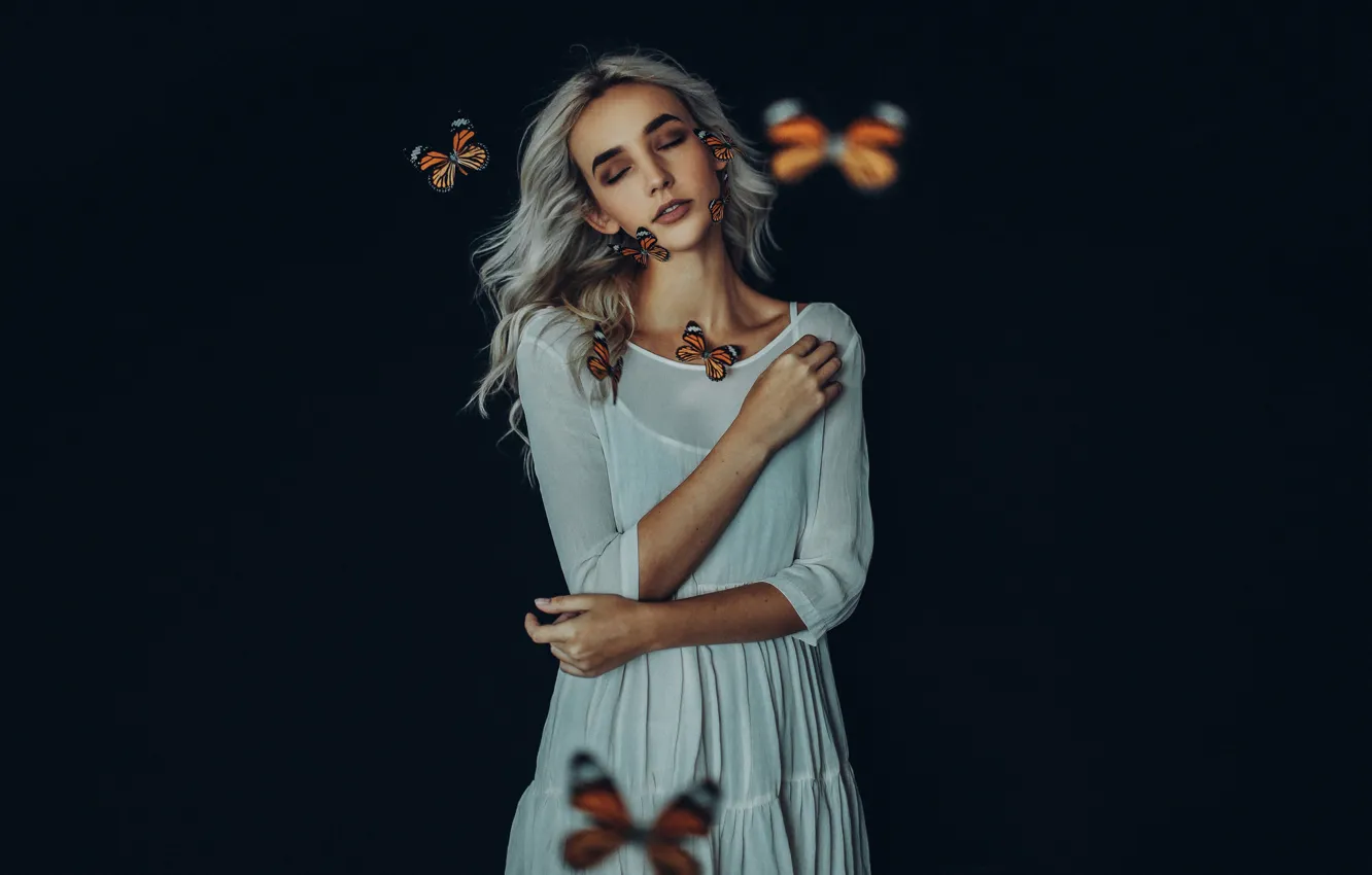 Фото обои девушка, бабочки, настроение, тёмный фон