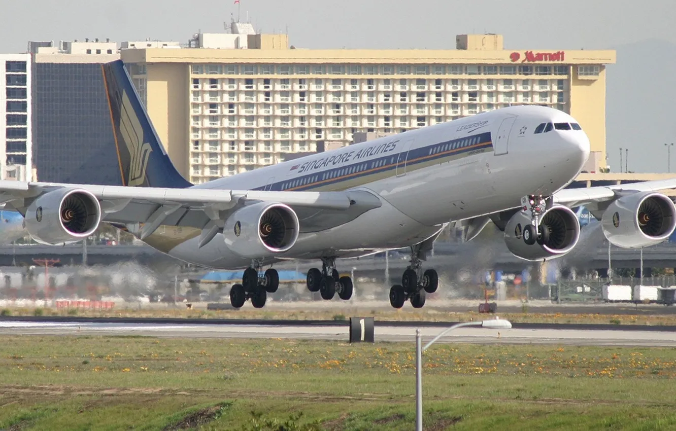 Фото обои Аэропорт, турбины, Крылья, Здание, Двигатели, 500, Посадка, Airbus