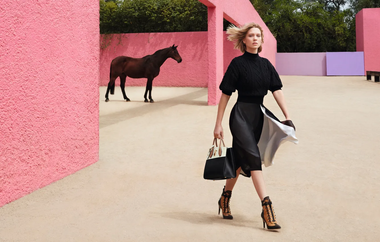 Фото обои модель, лошадь, реклама, актриса, блондинка, фотограф, Louis Vuitton, бренд