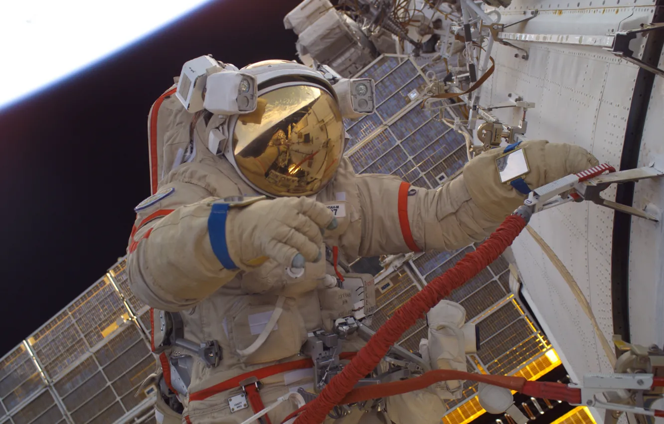 Фото обои космонавт, Космос, МКС, Орлан М, Российский скафандр