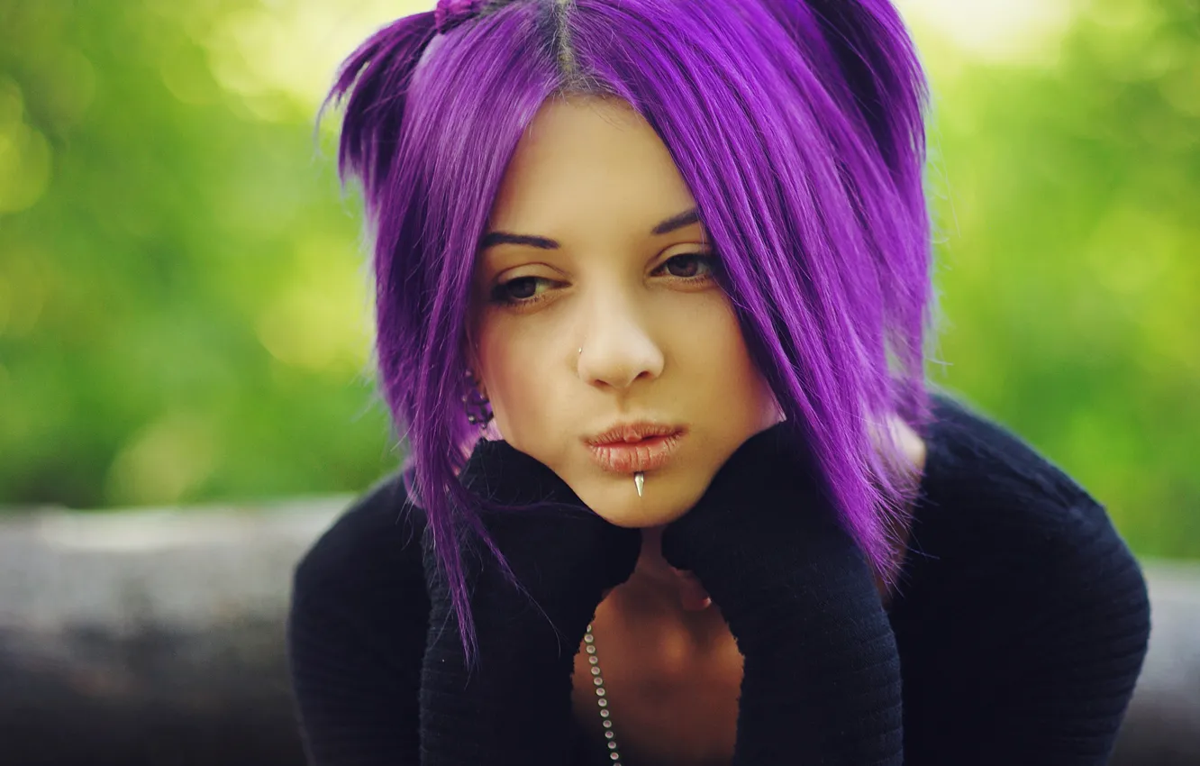 Фото обои взгляд, девушка, лицо, волосы, пирсинг, фиолетовые