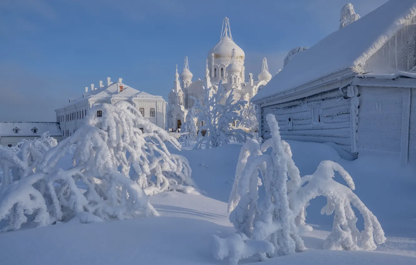 Фото обои зима, снег, здание, мороз, сарай, церковь, сугробы, храм