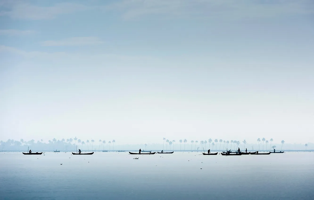 Фото обои лодка, Индия, силуэт, ловцы моллюсков, штат Керала, озеро Вембанад