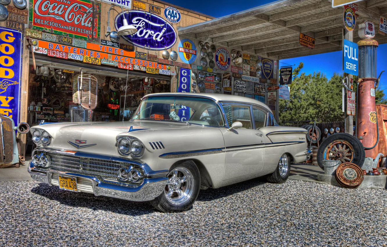 Фото обои ретро, заправка, Chevrolet, автомобиль, классика, Chevy, бензоколонка, 1958