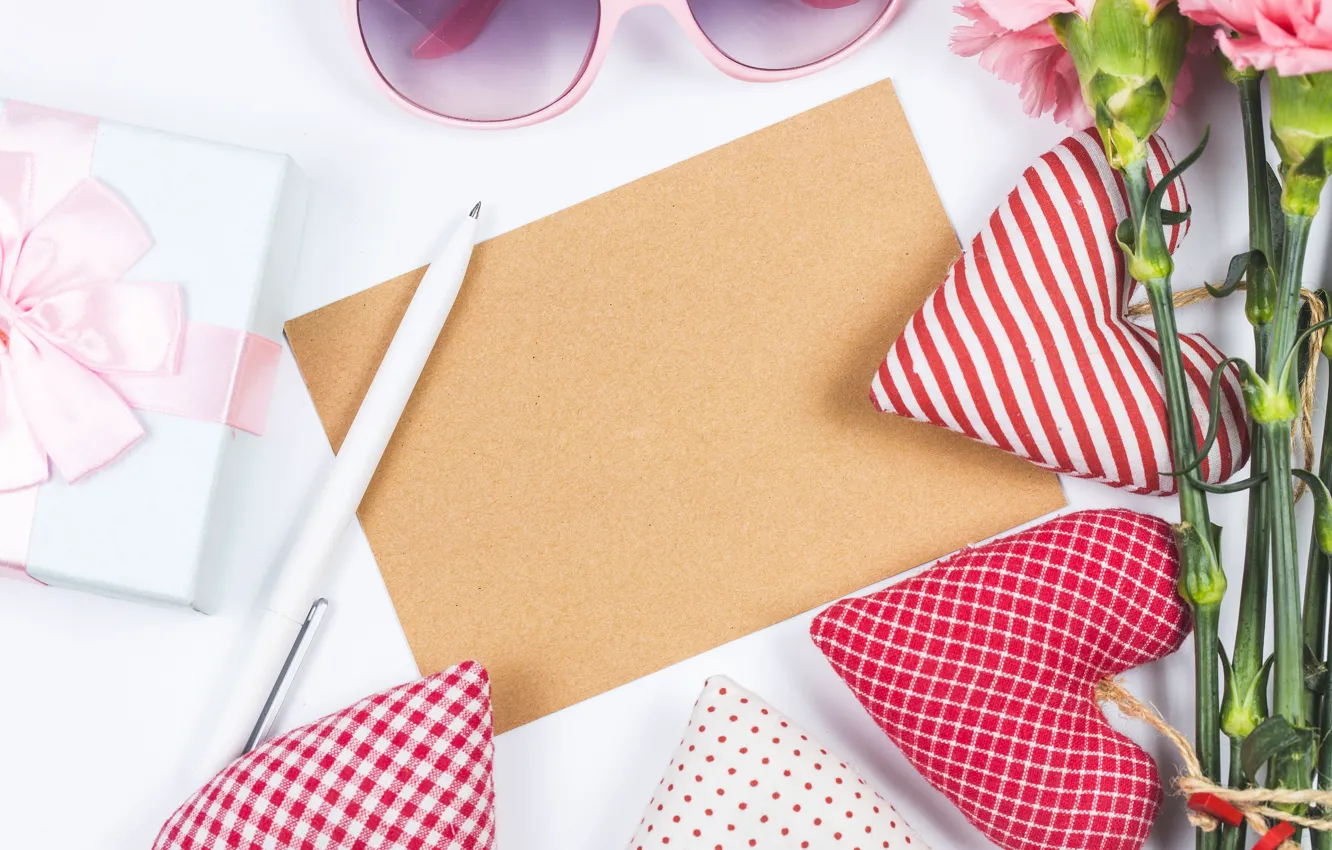 Фото обои цветы, праздник, подарок, сердечки, гвоздики