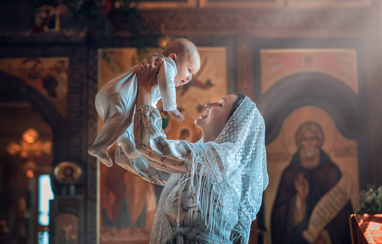 Фото обои радость, женщина, церковь, мама, ребёнок, младенец, дитя, иконы
