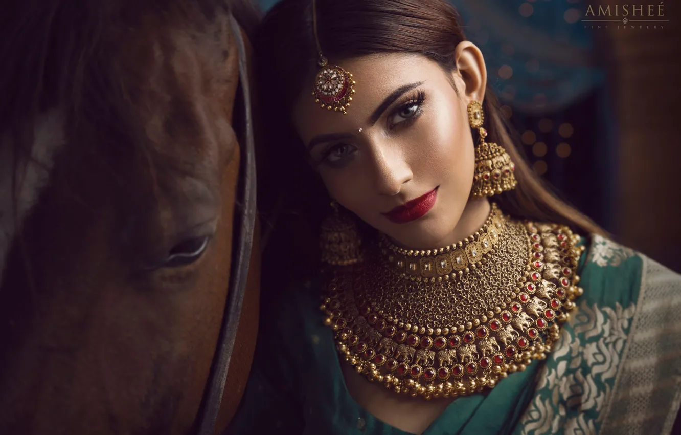 Фото обои взгляд, девушка, лицо, стиль, конь, лошадь, макияж, ювелирные украшения