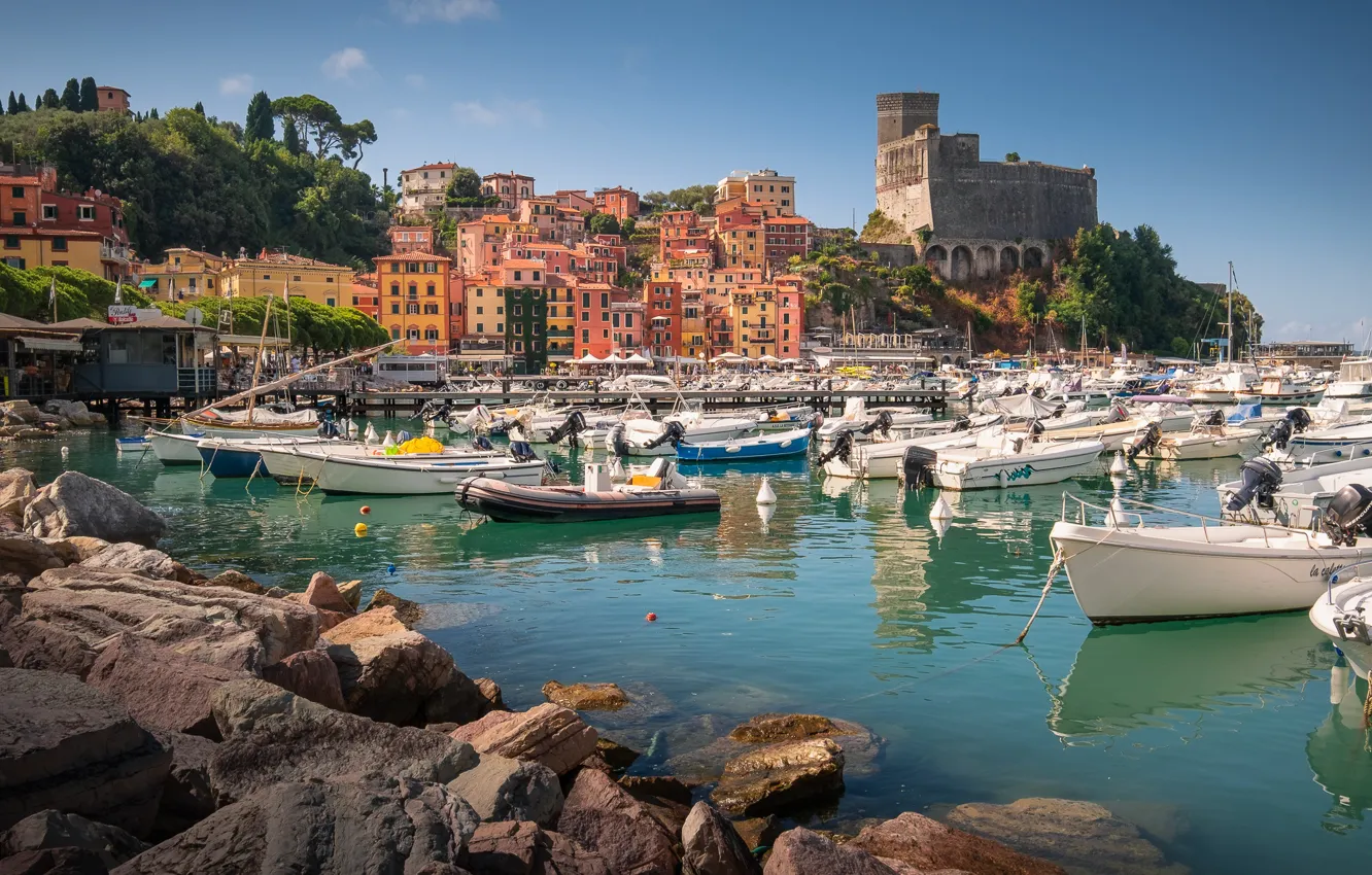 Фото обои море, пейзаж, камни, берег, дома, лодки, Италия, Лигурия