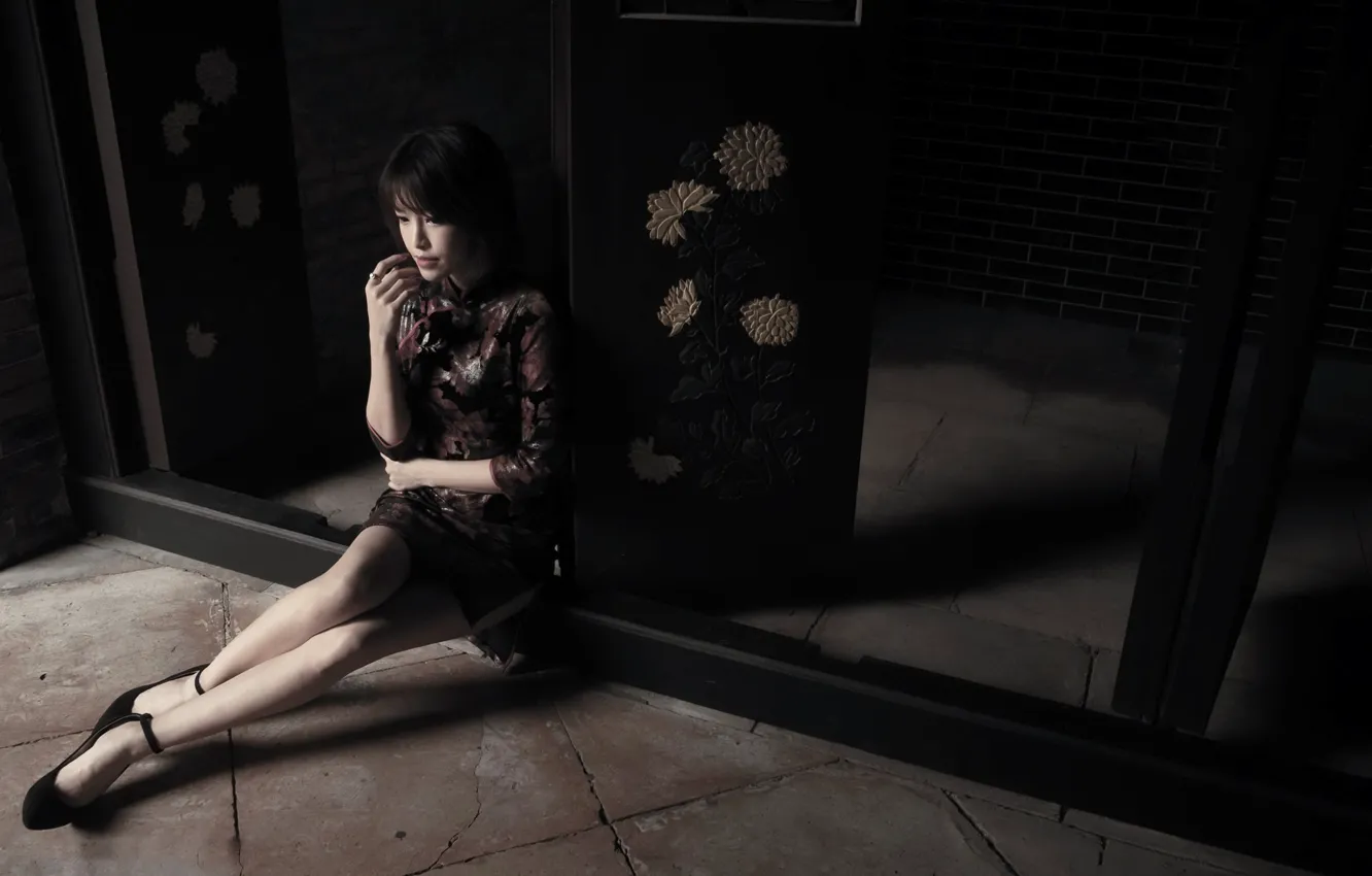 Фото обои девушка, комната, азиатка