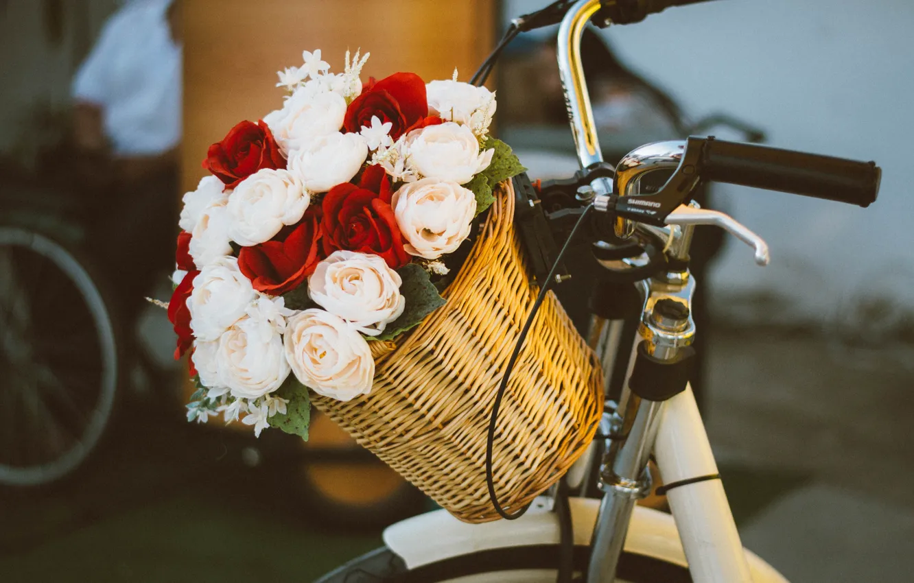 Фото обои велосипед, настроение, корзина, розы, букет
