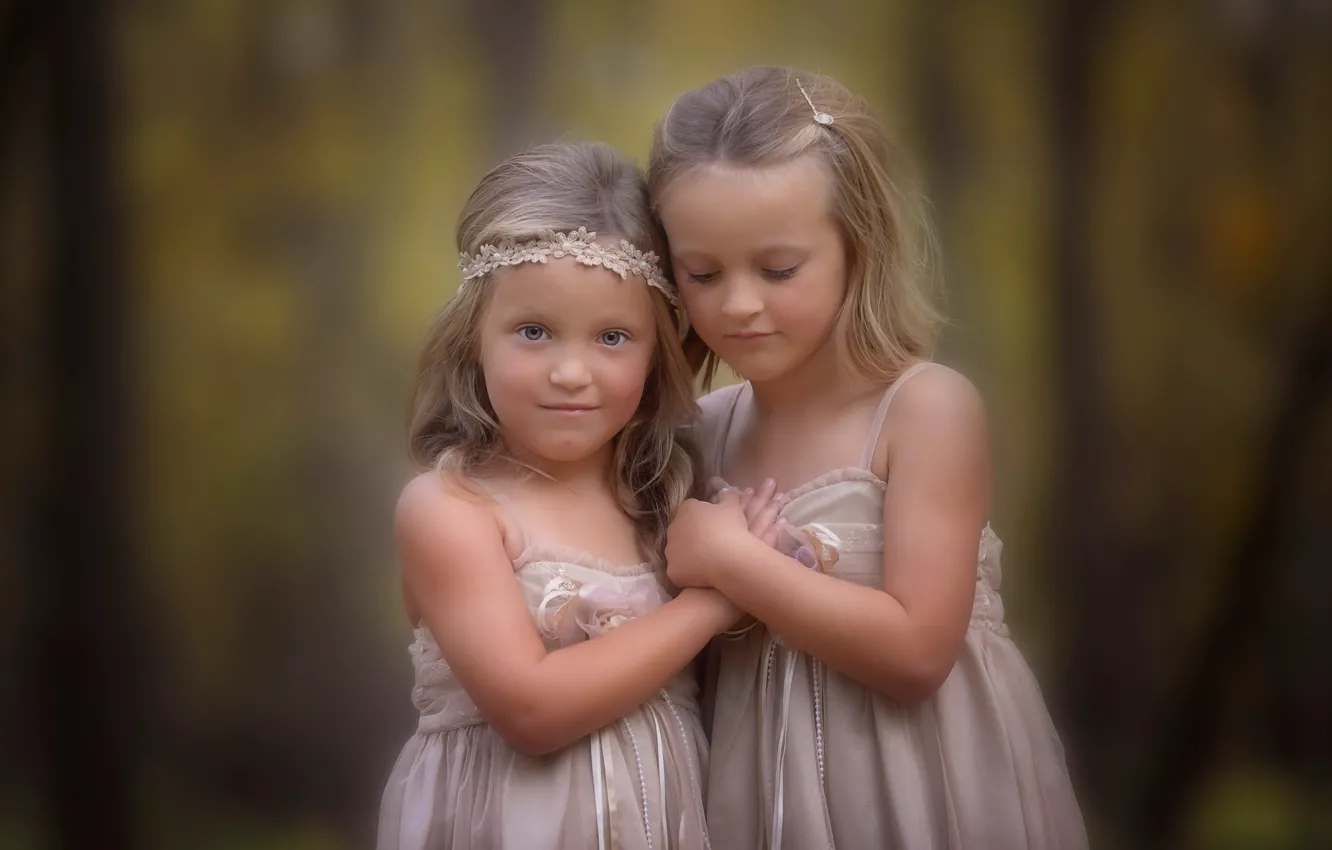 Фото обои дети, девочки, портрет, боке, sisters, ретушь