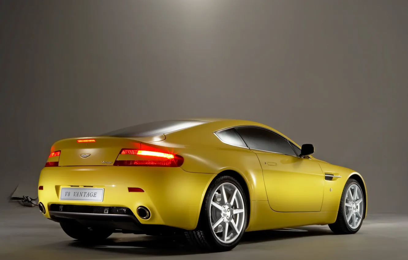 Фото обои желтый, Aston Martin, Vantage