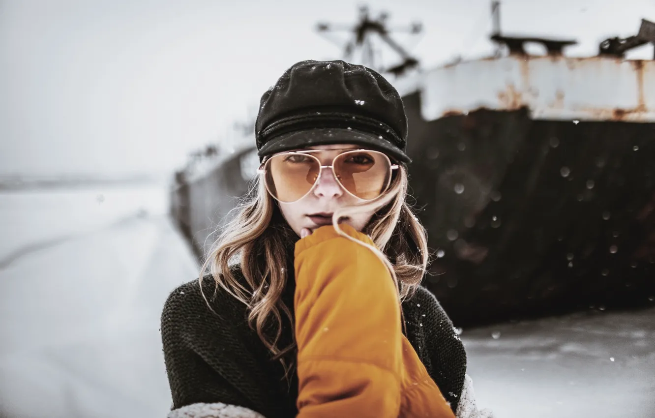 Фото обои девушка, снег, очки, Laureen Burton