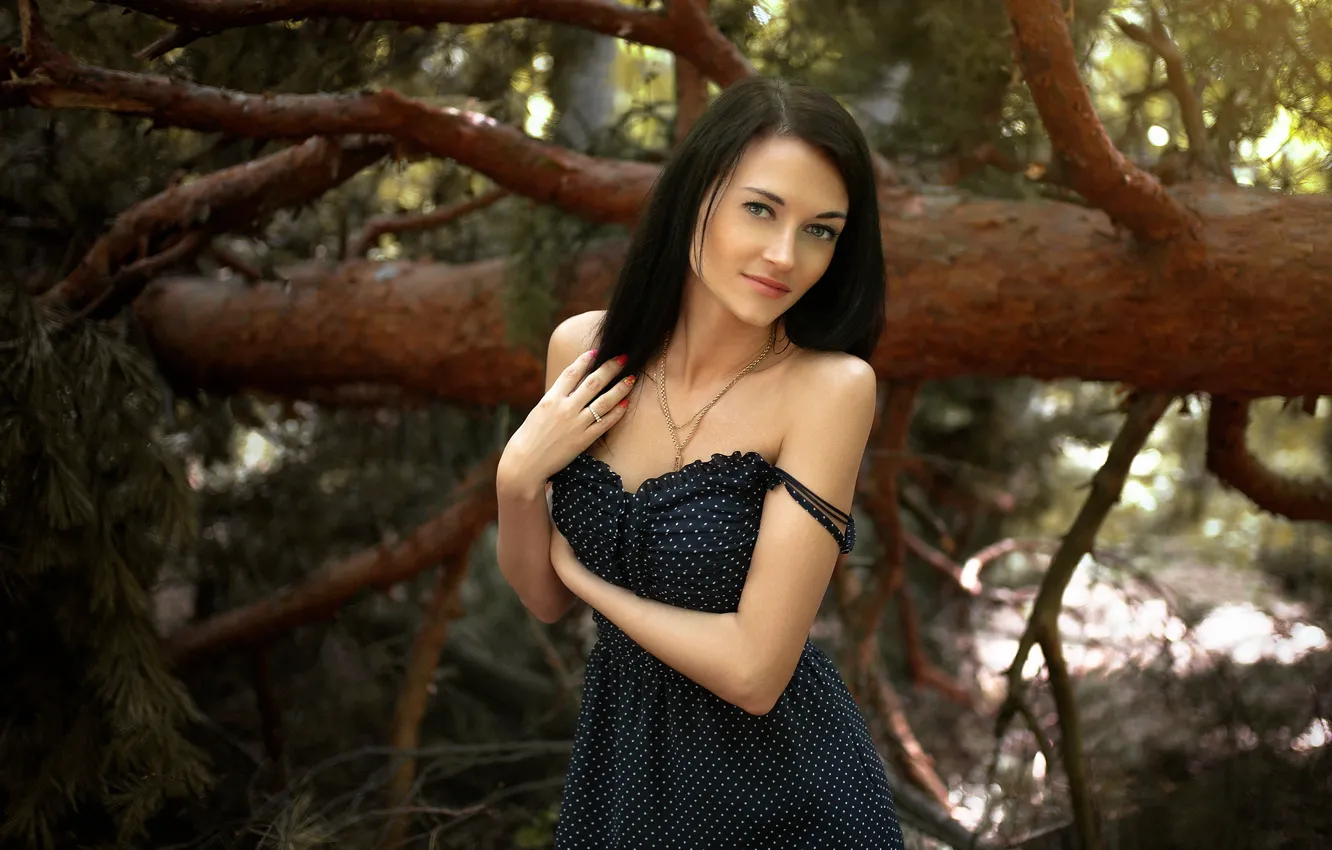 Фото обои dress, trees, nature, model, women, brunette, black dress, polka dots