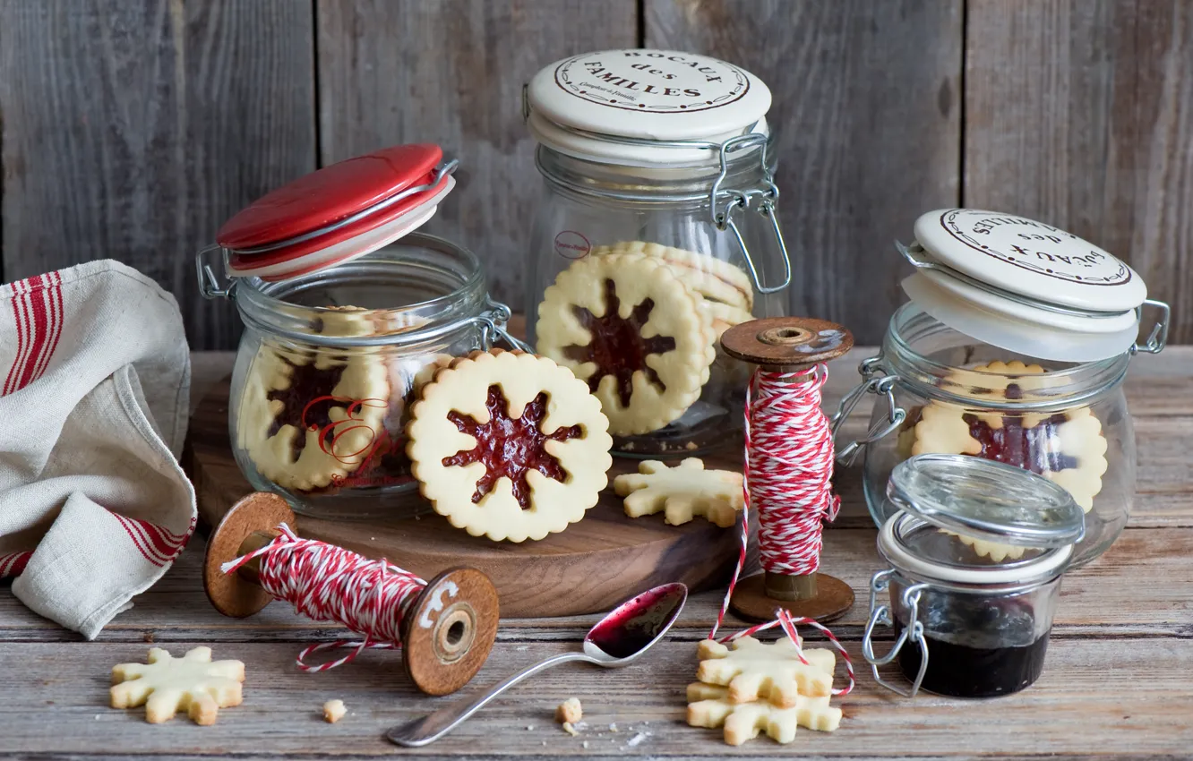 Фото обои снежинки, еда, печенье, сладости, банки, нитки, джем, варенье