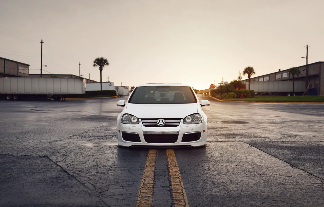 Фото обои white, golf, stance, mk5, Volkswagtn, fronte