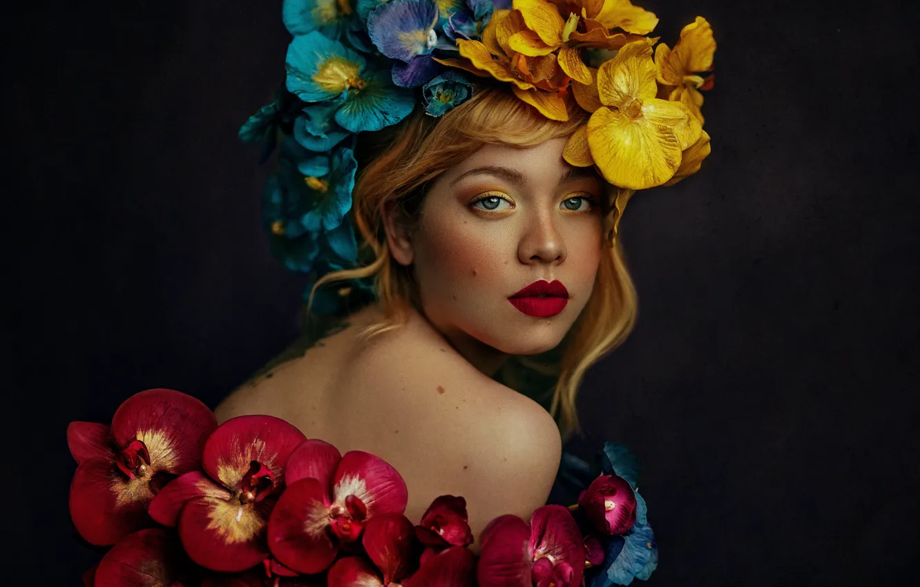 Фото обои взгляд, девушка, цветы, лицо, портрет, макияж, губки, орхидеи