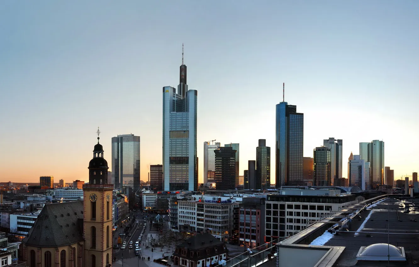 Фото обои небоскребы, утро, крыши, церковь, мегаполис, Frankfurt am Main, Франкфурт на Майне