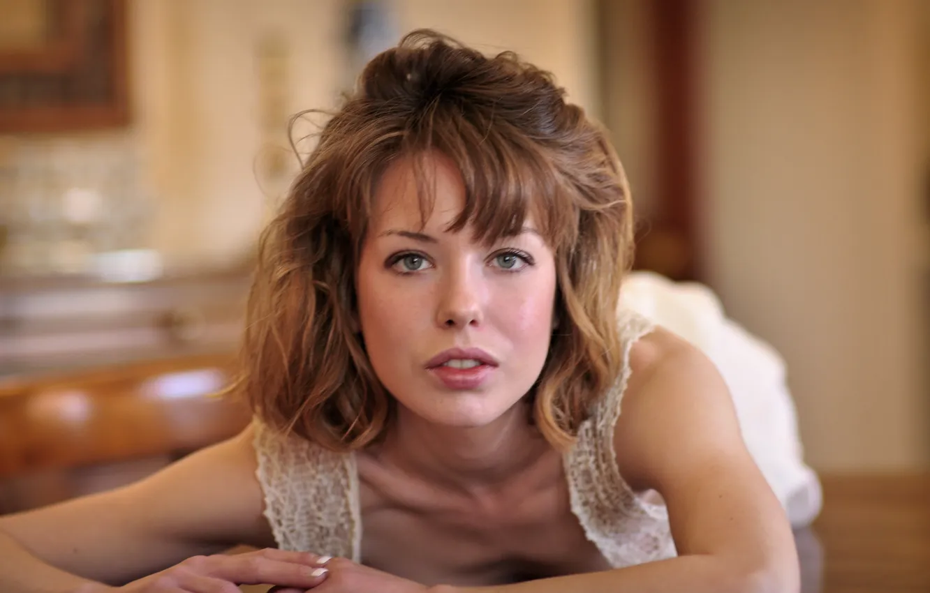 Фото обои girl, beautiful, face, sweet, look, Emily Windsor