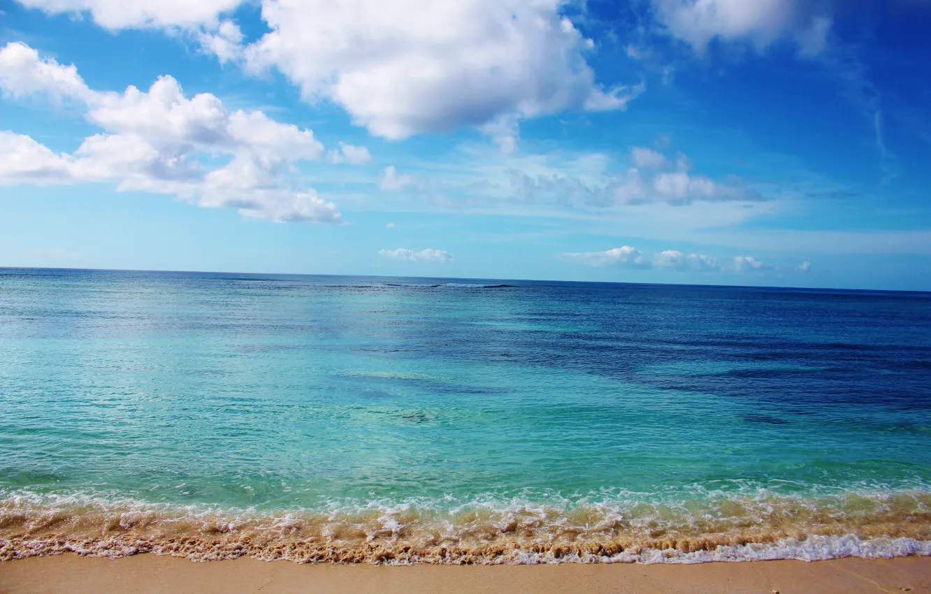 Фото обои песок, море, волны, пляж, небо, облака, пейзаж, голубое