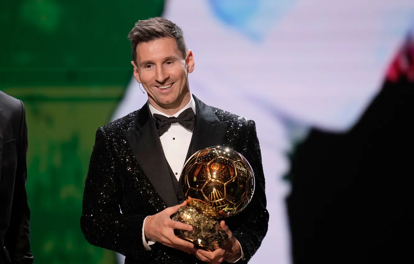 Фото обои Лионель Месси, Lionel Messi, золотой мяч, Ballon d'Or