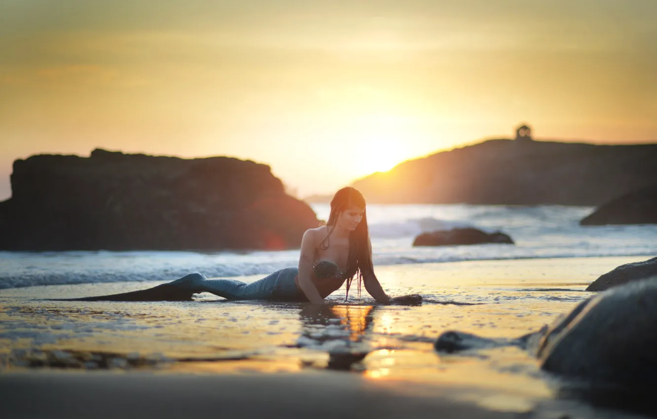 Фото обои rock, beach, sunset, seaside, reflection, foam, mermaid
