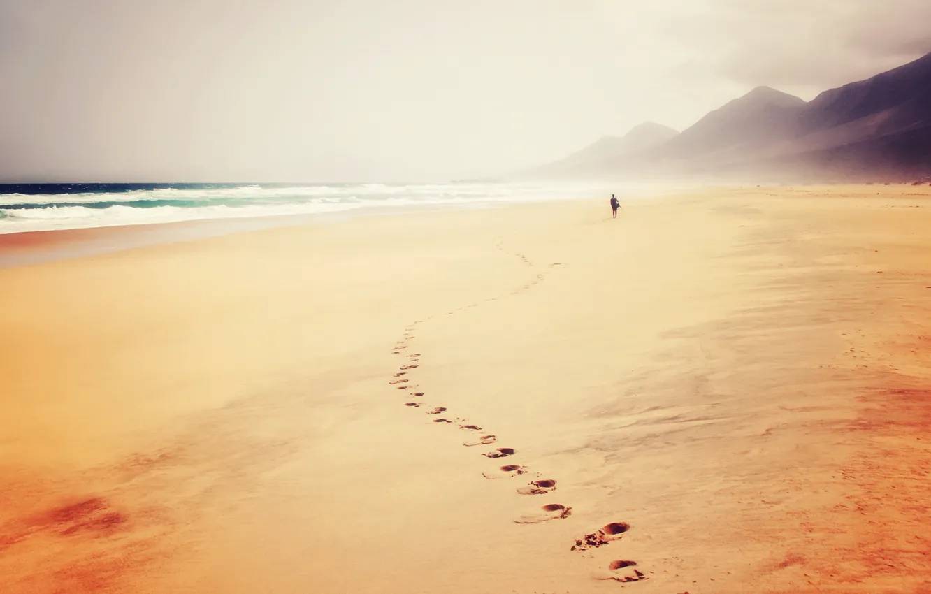 Фото обои пляж, следы, туман