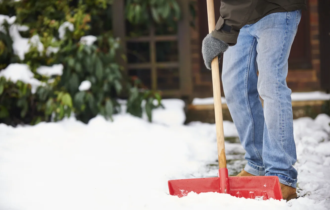 Фото обои winter, snow, jeans, snow shovel
