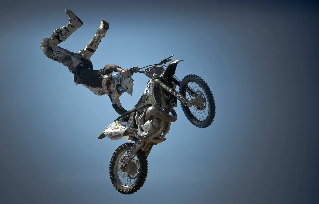 Фото обои небо, прыжок, спорт, мотоцикл
