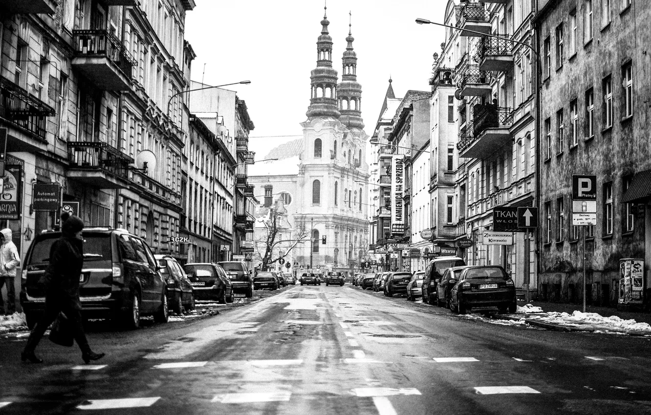 Фото обои дорога, машины, город, люди, улица, дома, Польша, тротуар