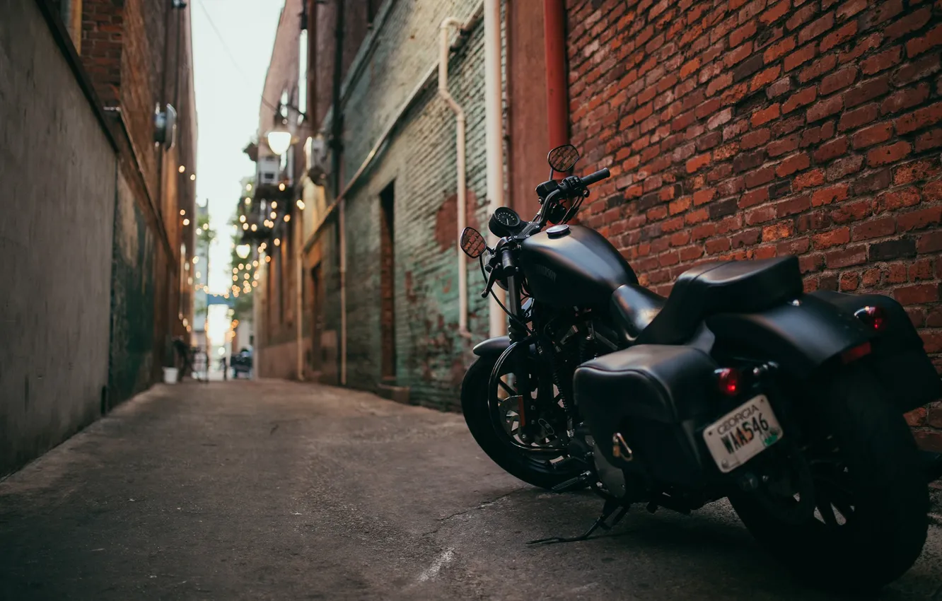 Фото обои кирпич, Harley Davidson, переулок, black, motorcycle