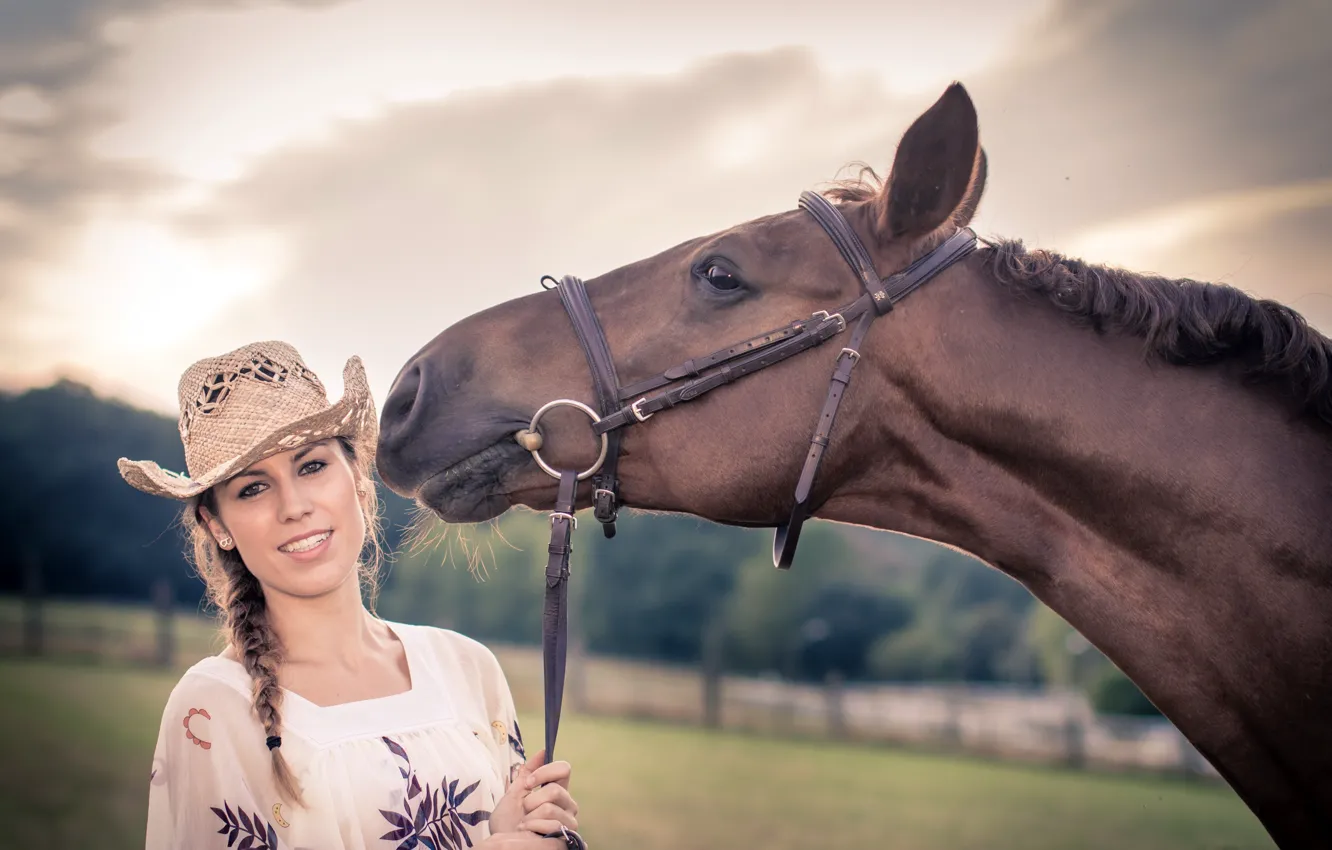 Фото обои девушка, конь, шляпка