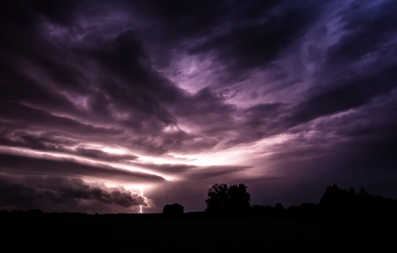 Фото обои гроза, небо, тучи, молния, Поле, вечер, фиолетовое