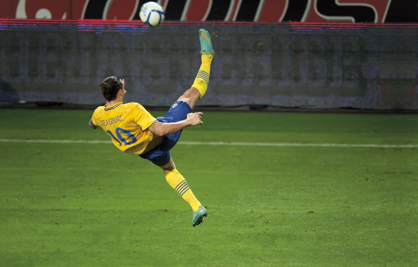 Фото обои футбол, Златан Ибрагимович, гол через себя, Zlatan Ibrahimovich