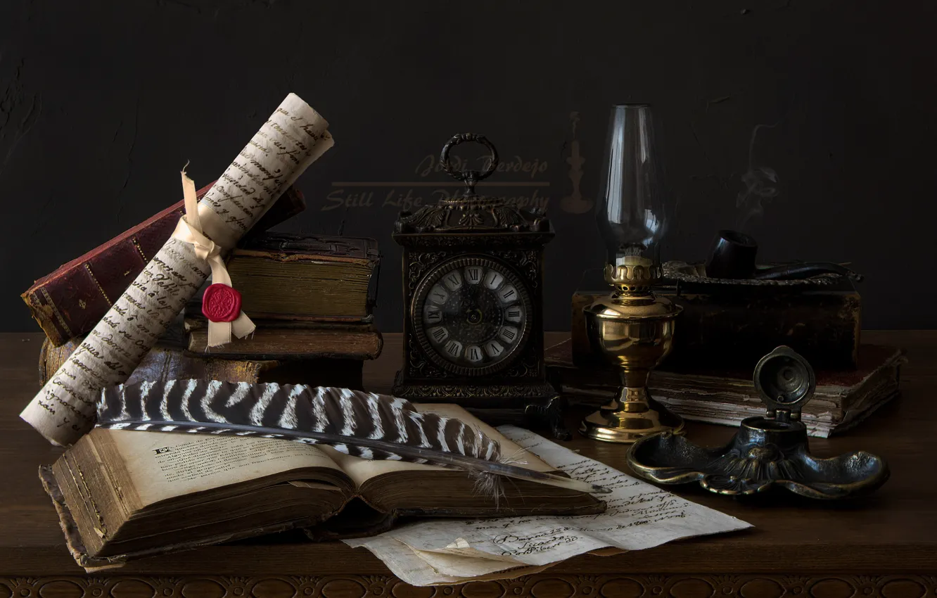 Фото обои перо, часы, книги, лампа, трубка, свиток, чернильница