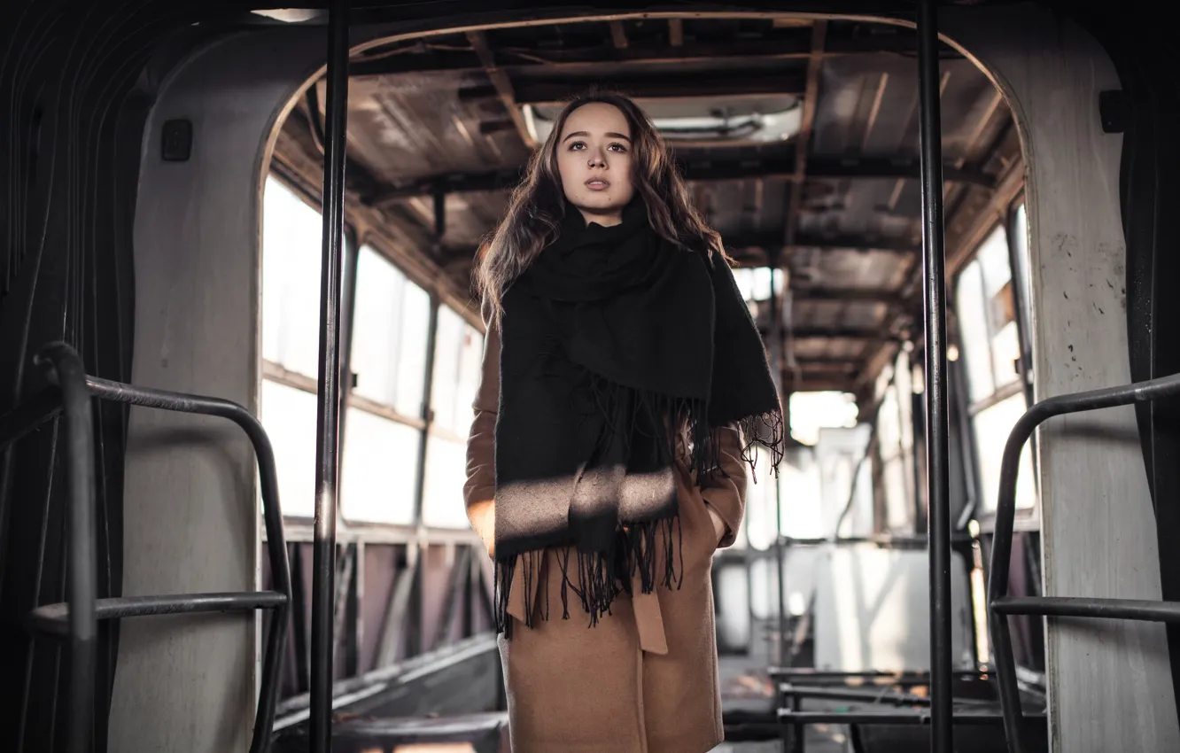 Фото обои девушка, автобус, Андрей Фролов, Валерия Новикова