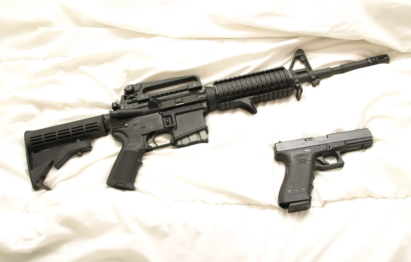 Фото обои пистолет, дуло, автомат, обойма, курок, приклад