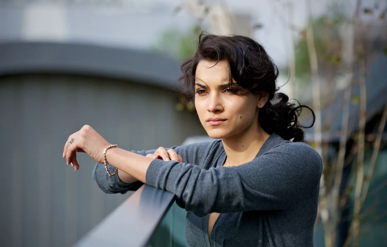 Фото обои взгляд, поза, актриса, hair, Amber Rose Revah, Эмбер Роуз Рева