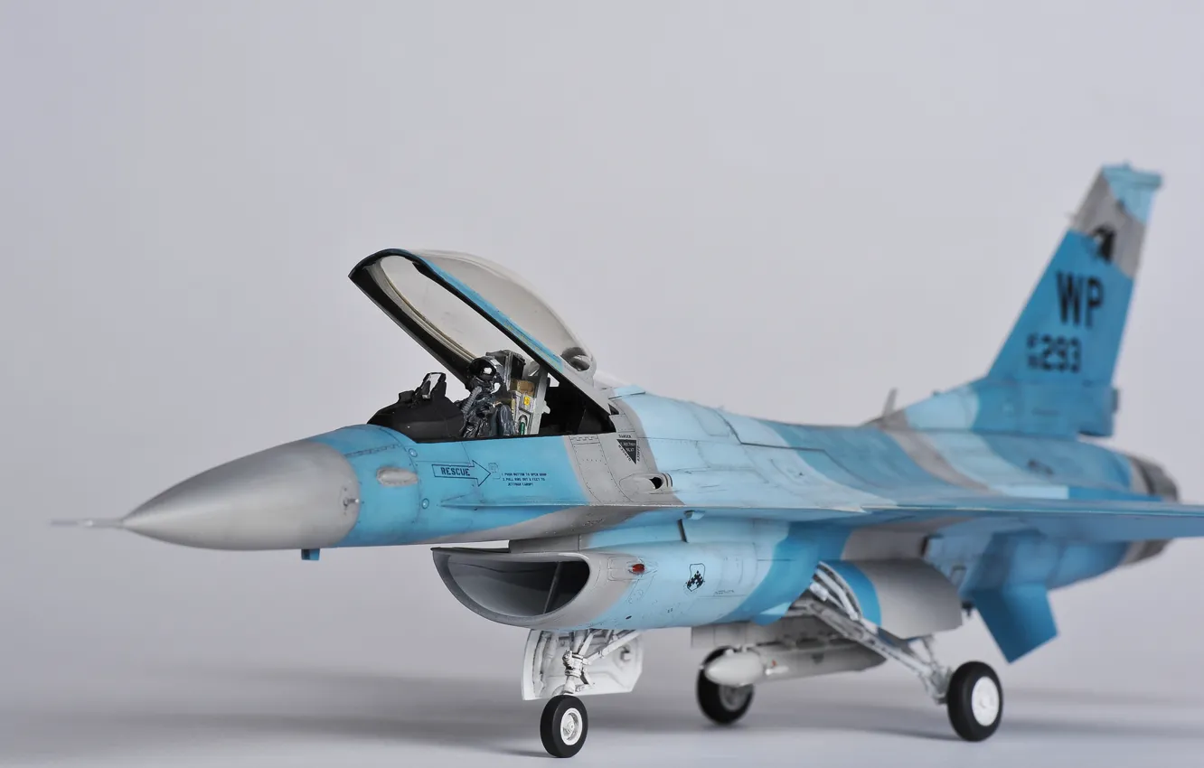 Фото обои игрушка, истребитель, Fighting Falcon, F-16C, моделька, «Файтинг Фалкон»