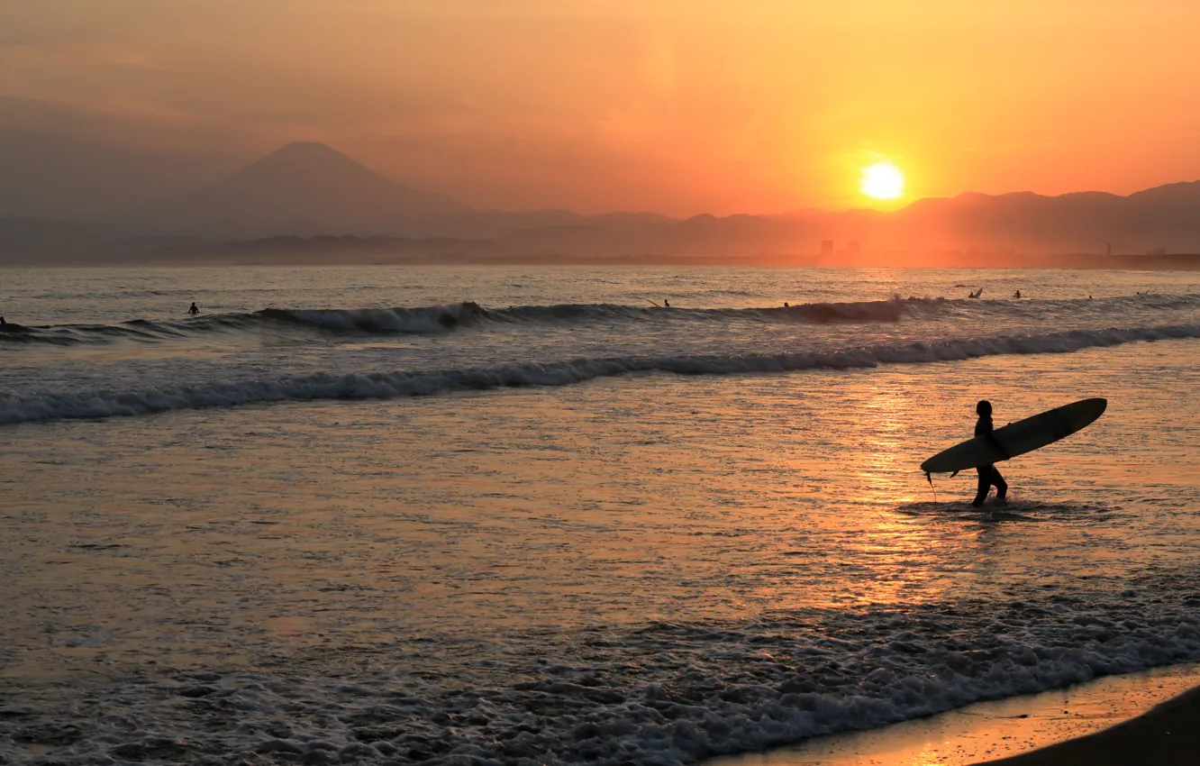 Фото обои waves, beach, twilight, sea, sunset, dusk, surfboard, extreme sport