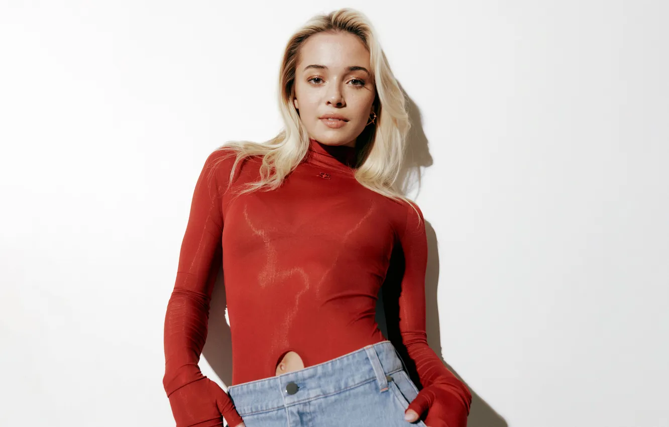 Фото обои Bra, Gymnast, Blonde, Jeans, Portrait, Makeup, Red dress, Earring