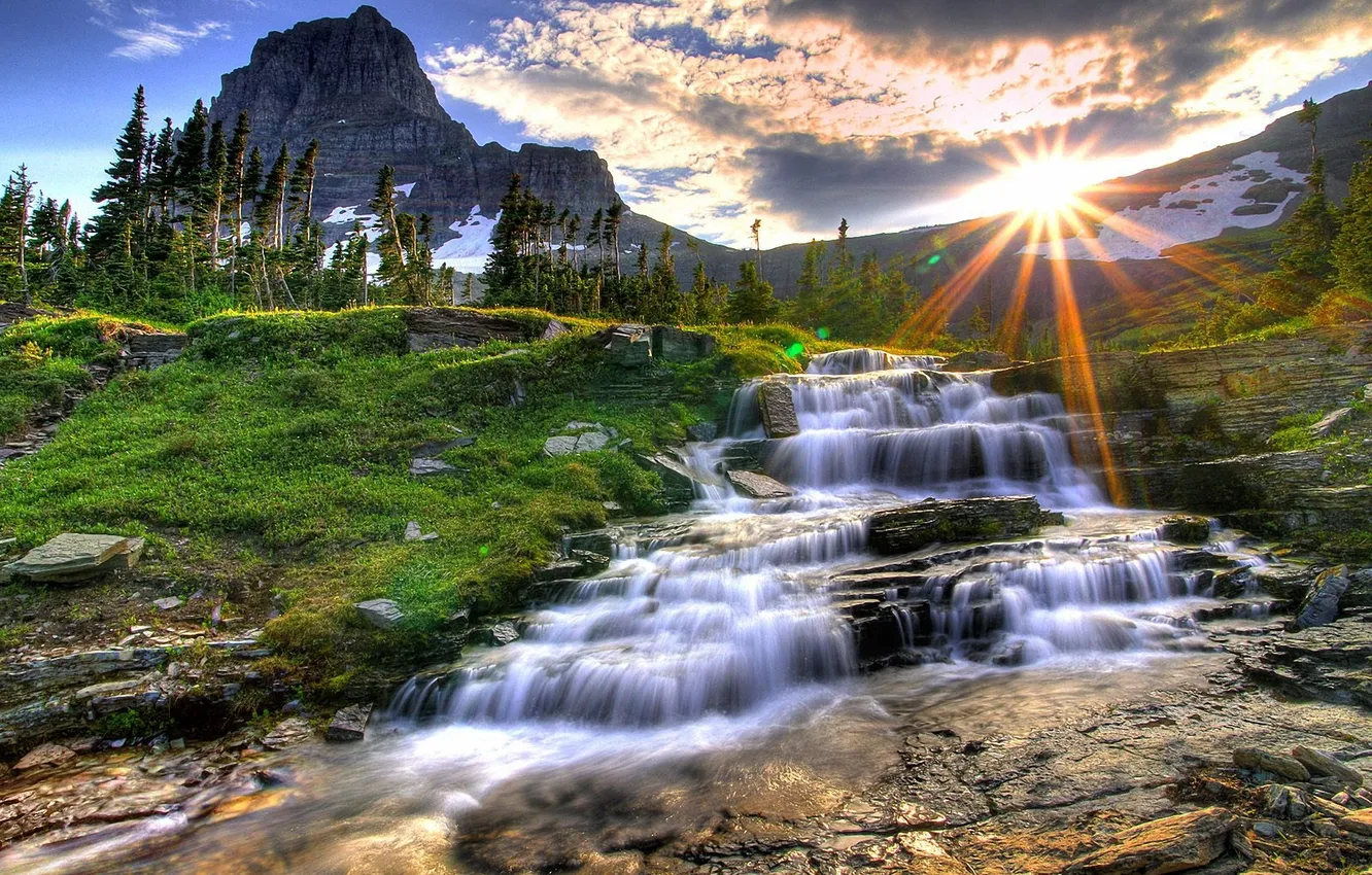 Фото обои зелень, вода, солнце, горы, природа, скалы, холмы, водопад
