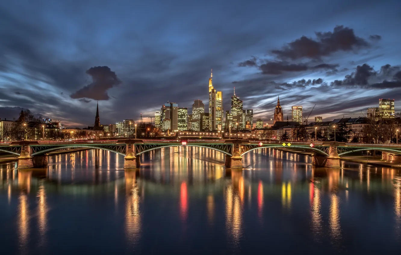 Фото обои облака, ночь, мост, огни, дома, Германия, Франкфурт-на-Майне