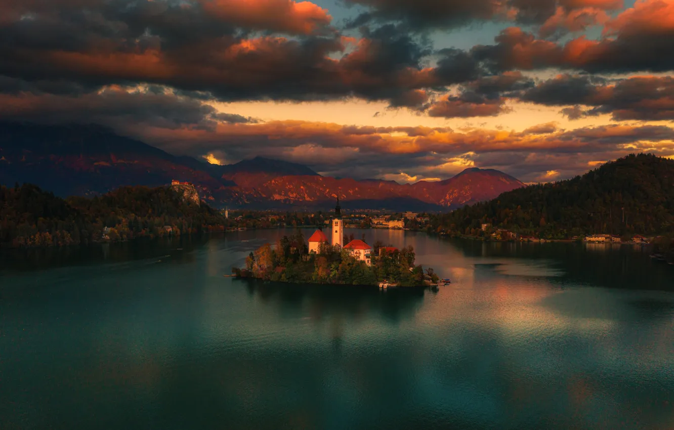 Фото обои пейзаж, закат, горы, природа, озеро, церковь, островок, Словения