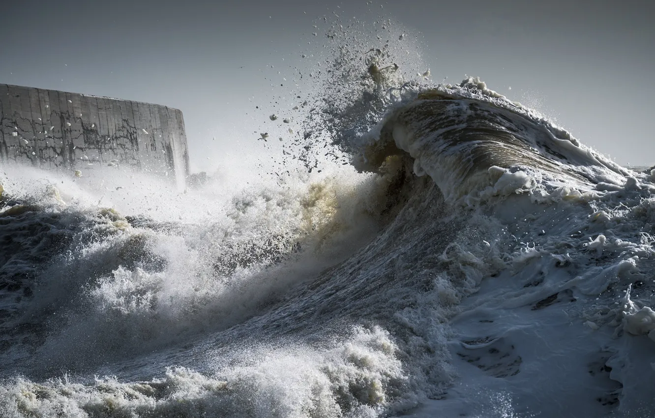 Фото обои море, брызги, шторм, волна, грандиозный кадр