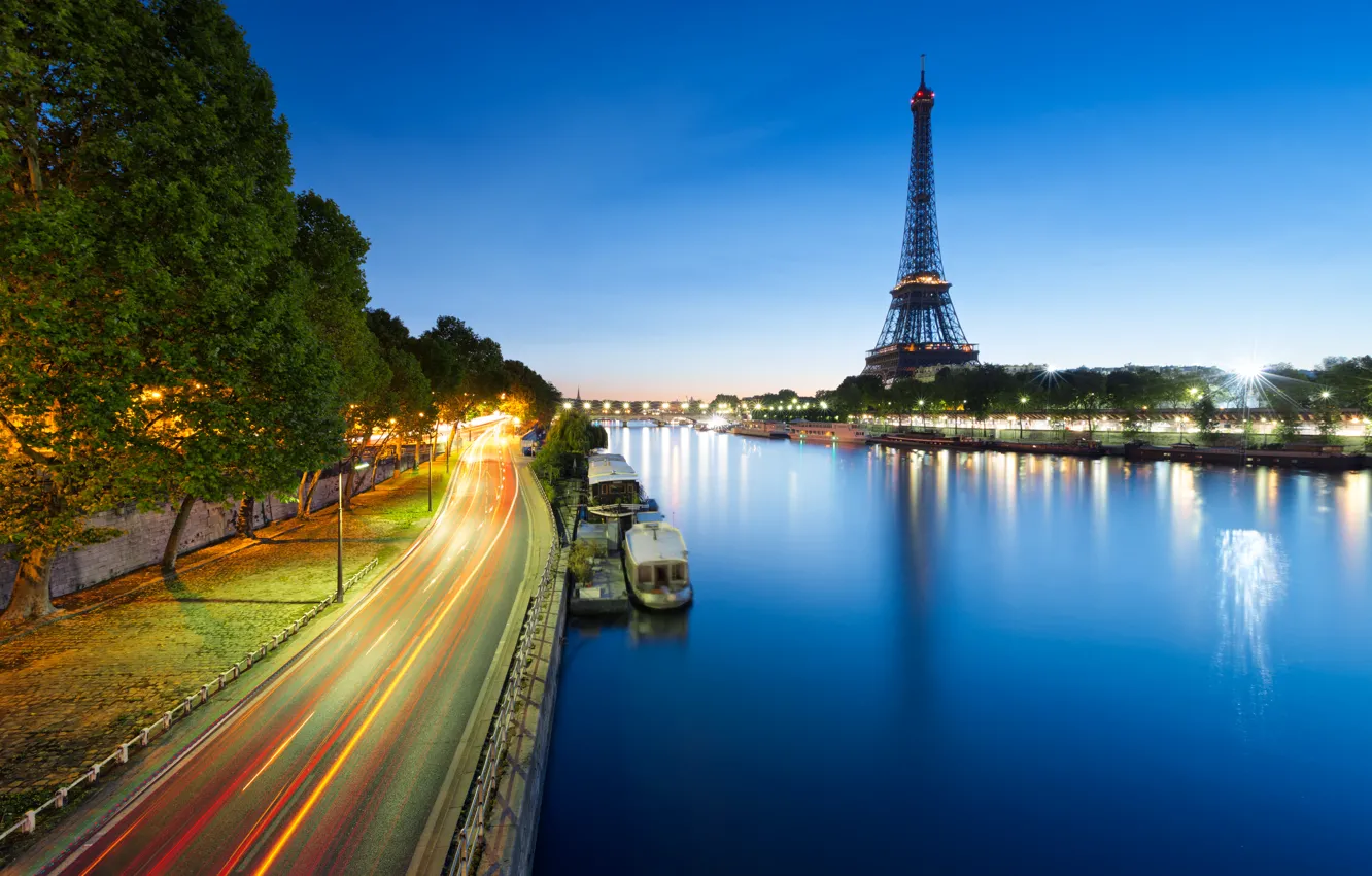 Фото обои дорога, деревья, река, Франция, Париж, лодки, выдержка, Сена