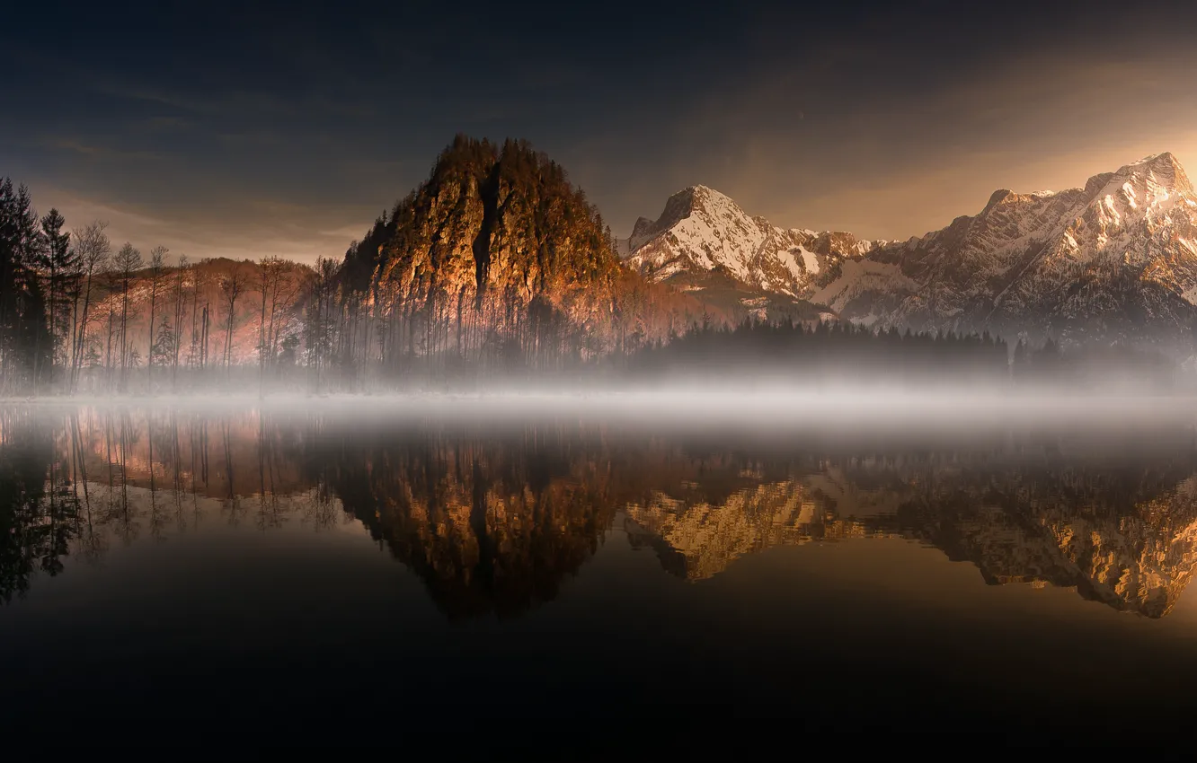 Фото обои свет, горы, туман, вершины, вечер, утро, панорама, водоем