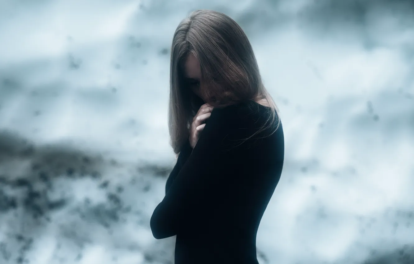 Фото обои волосы, плечи, в черном