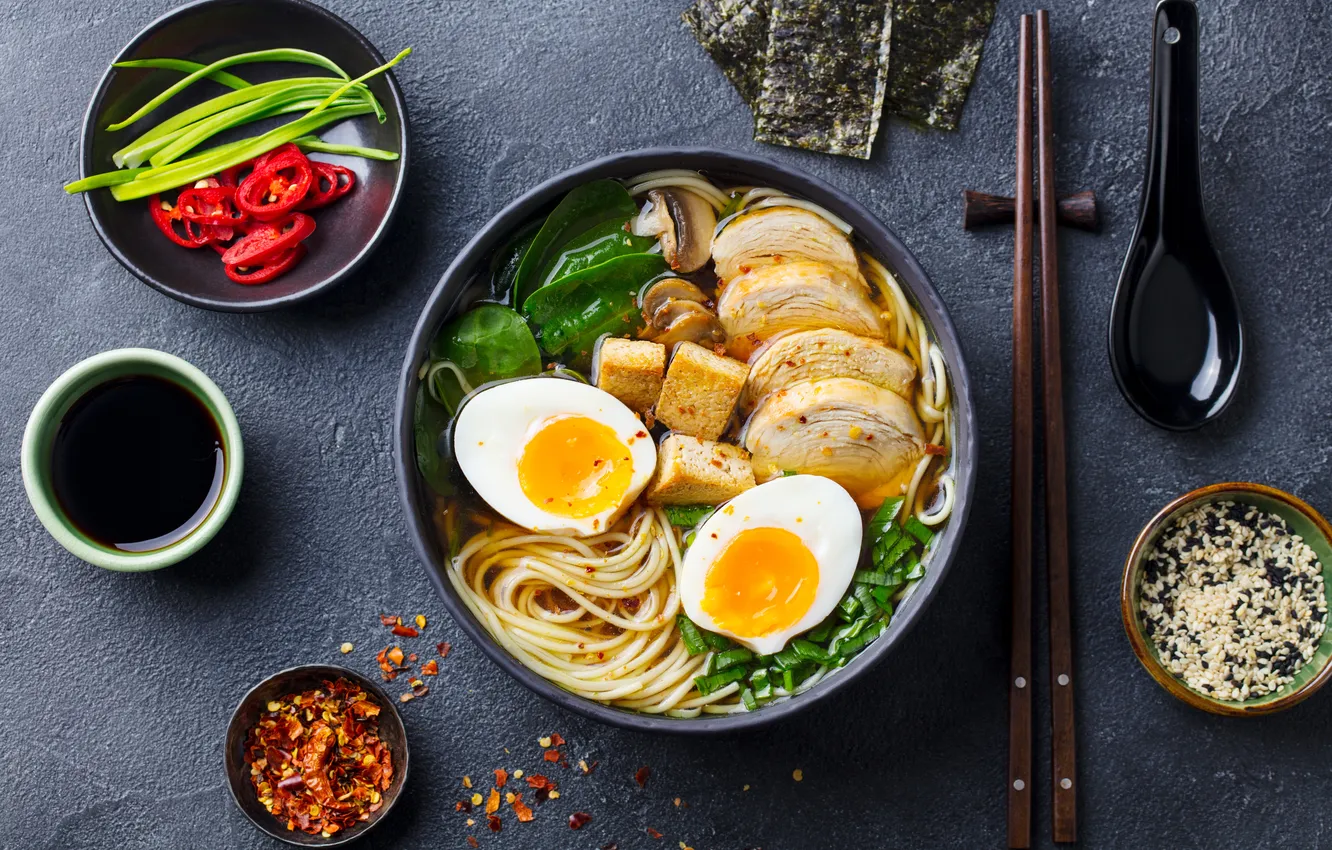 Фото обои plate, noodle, restaurant, salad, noodles, pork, ramen, slate