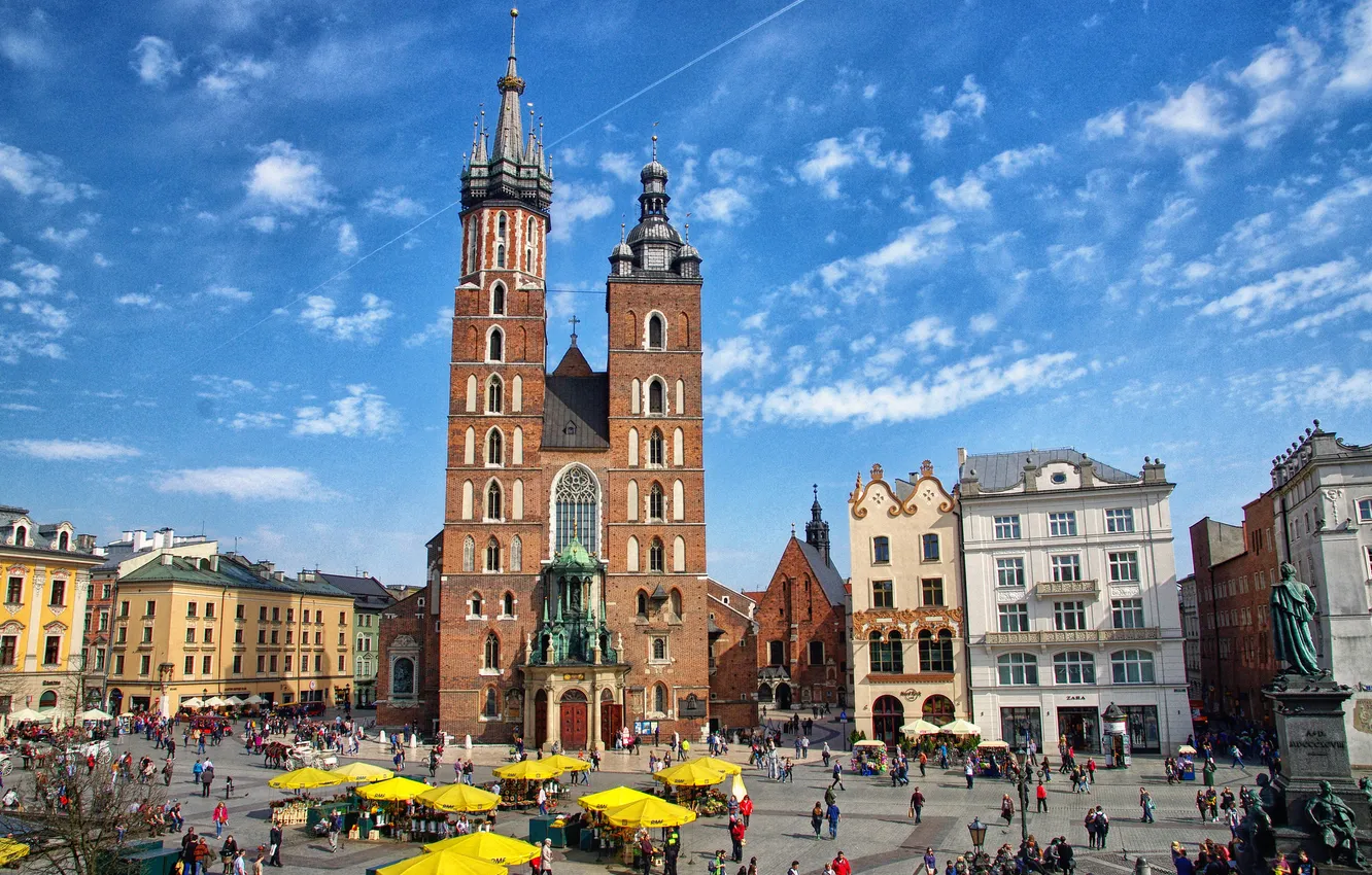 Фото обои Польша, Краков, рыночная площадь, Мариацкий костел, памятник Мицкевичу